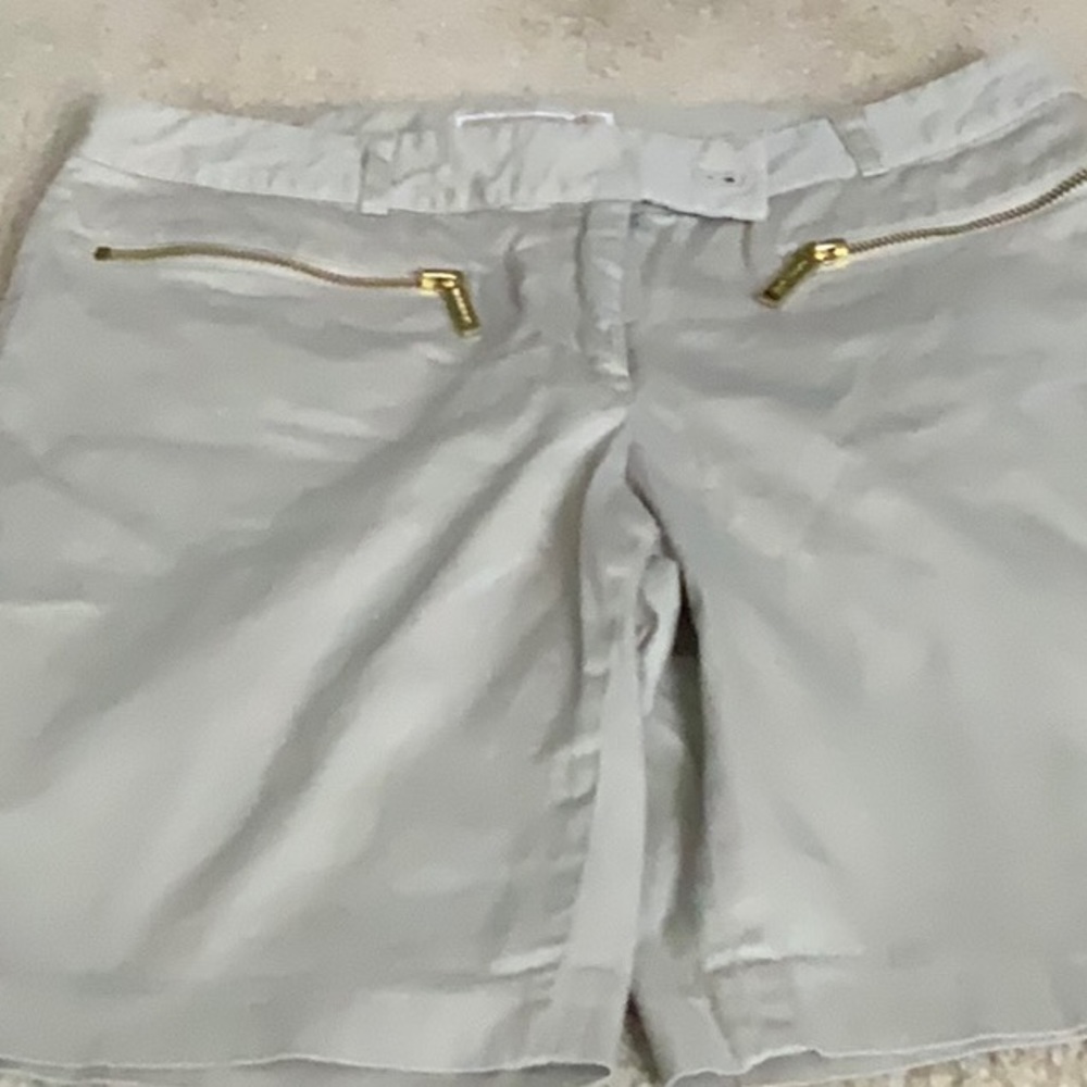 MICHAEL KORS ladies shorts.. size 6